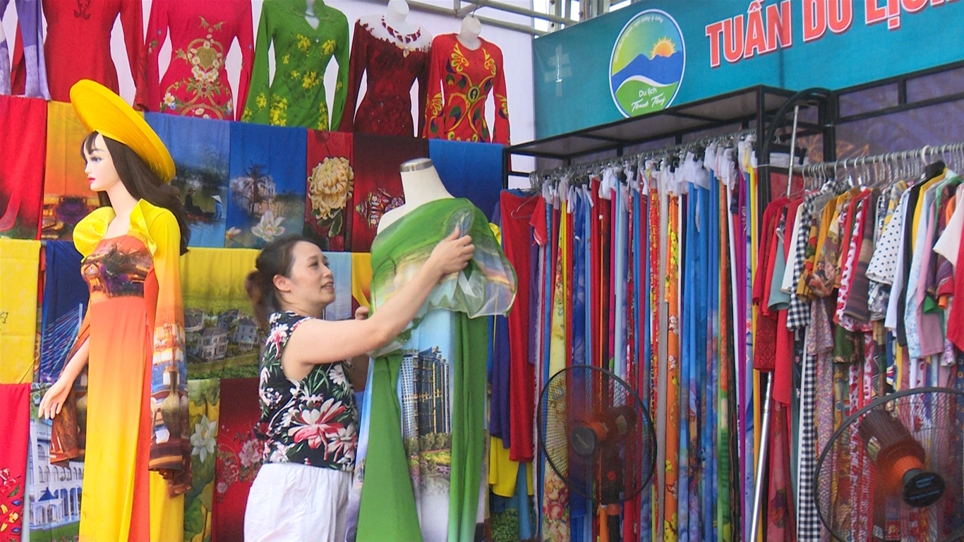 trung_bay_ao_dai