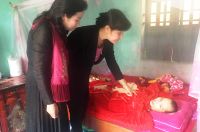 HIỆP HỘI VÀ CÔNG TY CHÈ ĐỨC TỴ, CÔNG TY CP LICOGI 14 TRAO QUÀ TẾT CHO HỌC SINH VÀ NẠN NHÂN DA CAM Ở ĐOAN HÙNG.
