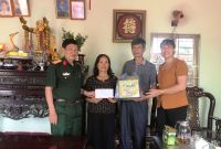 Hiệp hội thăm, tặng quà bà mẹ VNAH, hội viên là thương bình, than nhân liệt sĩ nhân ngày 27/7