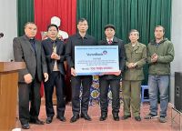 Viettin Bank thị xã Phú Thọ tặng quà Tết đối tượng chính sách, hộ nghèo