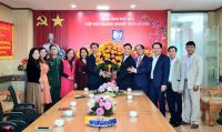 Đồng chí Bùi Đình Thi - Ủy viên Ban thường vụ, Trưởng ban Tổ chức Tỉnh ủy  thăm và chúc Tết Hiệp hội DNNVV tỉnh